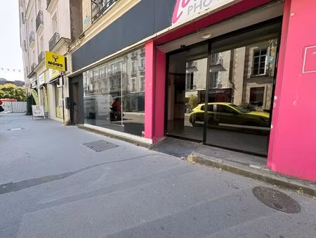 location commerce nantes 44000 76m²