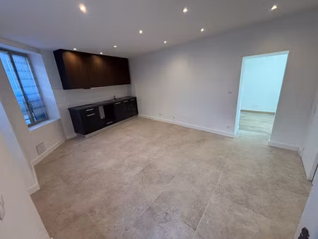 à louer – appartement t2 de 35 67 m² – centre-ville de crécy-la-chapelle