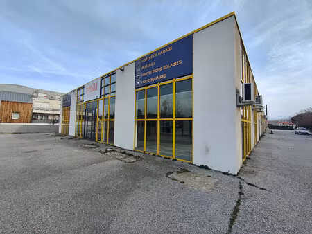 location local commercial 4 pièces
