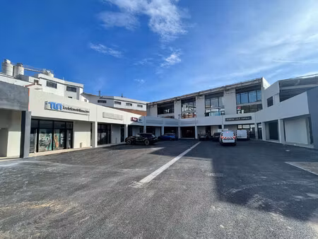 location local commercial