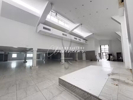 location local commercial