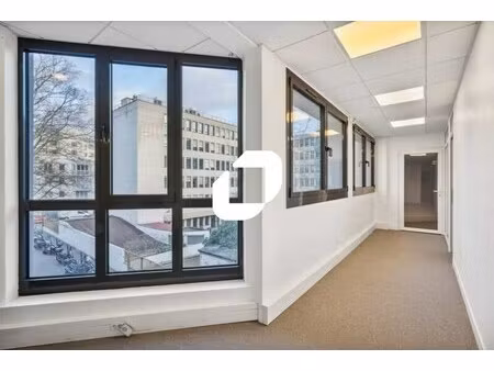 location bureaux 146 m²