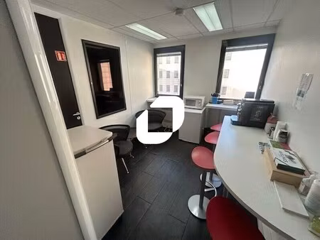location bureaux 115 m² à 211 m²