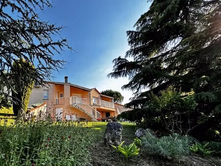 belle villa contemporaine avec vue panoramique