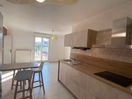 location appartement 3 pièces  53.00m²  châteauneuf