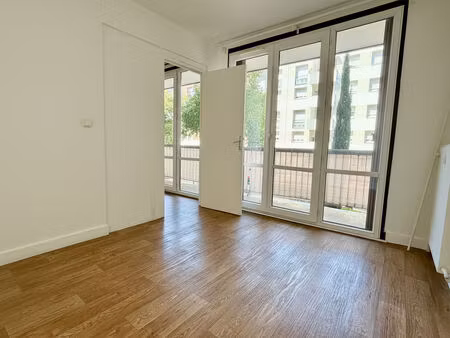 location appartement 3 pièces  58.00m²  chaville
