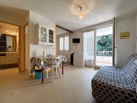 bel appartement 2 pieces avec terrasse et parking en centre ville