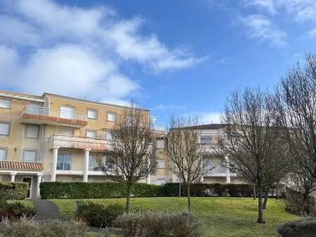 bel appartement 3 pieces avec terrasse et garage à 400 m plage