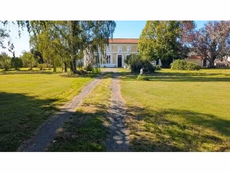 maison charentaise sur 5625m²  rénovation possible