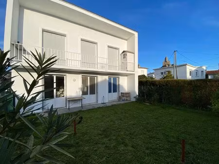 royan centre - t3 rénové avec jardin et garage