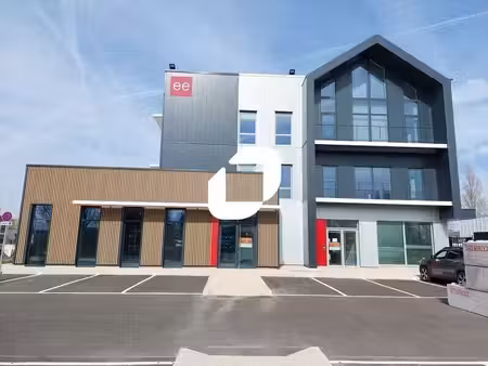 location bureaux plaisir 78370 83m² à 2254m²