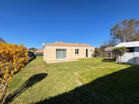maison récente de plain-pied