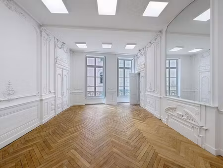 location bureaux 130 m² à 325 m²