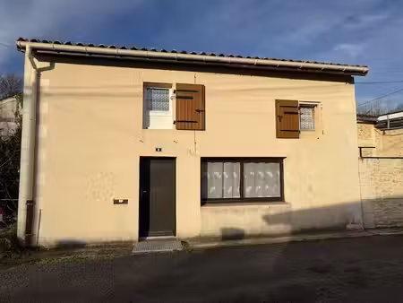 maison située a montguyon - 80-m2 avec cour