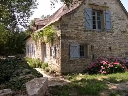 maison quercynoise de caractère en tbe sur 2024m2 de terrain boisé