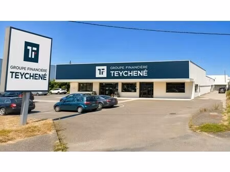 location commerce laval 53000 1200m²