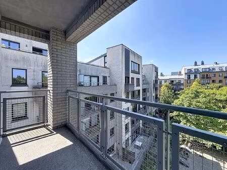 appartement à louer avec terrasse et 3 chambres   ixelles (vbe49434)