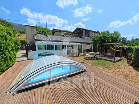 maison de 112 m2 avec piscine couverte et garage saint-jean-en-royans