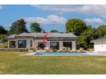 maison rénovée 220 m2 sur 2500 m2 avec piscine