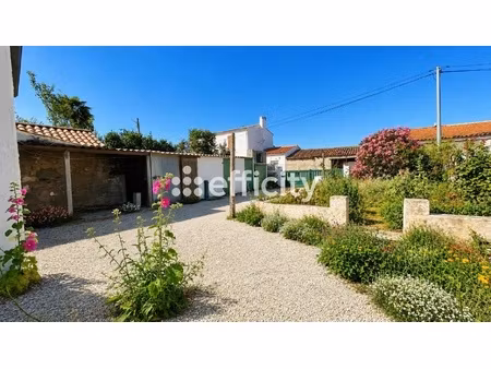 maison 2 pièces - 90 m²
