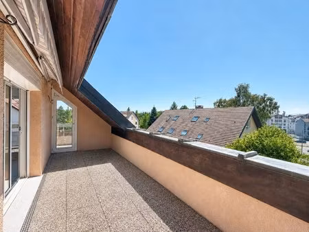 appartement t6 rénové de 158m2 avec balcons et parking!