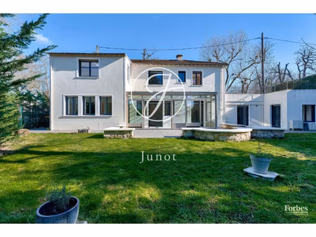 maison de luxe à louer dans le quartier sud rer