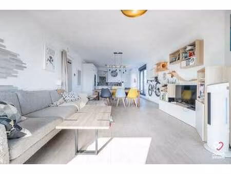 bel appartement 2 chambres avec terrasse