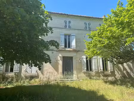 ancienne propriété viticole avec maison bourgeoise (232 m²) et dépendance de 244 m²
