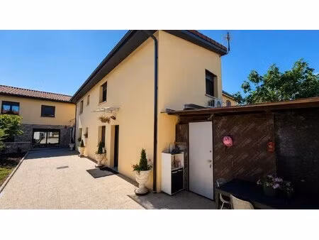 maison de 5 pièces de 263 m² à villeurbanne