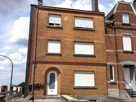 appartement (1 ch) avec cour commune et jardin (partie)