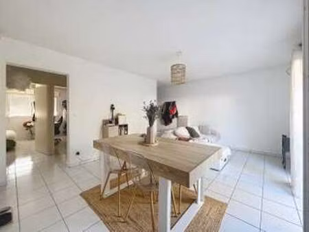 location appartement 3 pièces à la roche-sur-yon (85000) : à louer 3 pièces / 55m² la roch