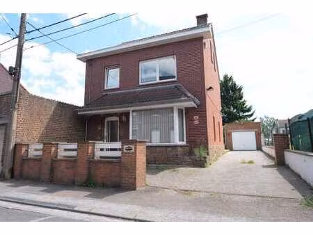 opportunité: en retrait de voirie  agréable 3f avec garage !