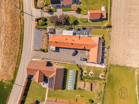 charmante petite ferme avec une vue magnifique !