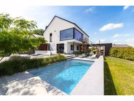 magnifique maison avec piscine à charneux