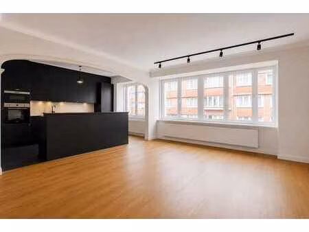 etterbeek – appartement rénové 2 chambres avec cave