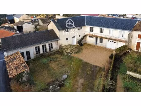 ayron (86190) - ensemble immobilier - loft en partie rénové - dépendances  potentiel...