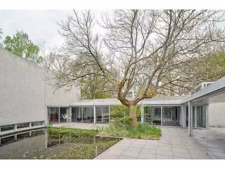 villa moderniste lou jansen sur vaste terrain
