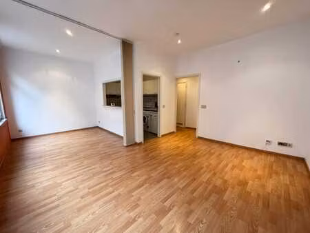 proximité mérode/cinquantenaire - spacieux studio
