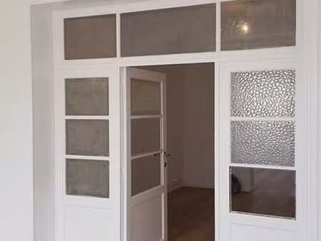 appartement spacieux et traversant  à deux pas du parvis