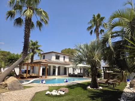 villa de 150 m² – 3 chambres – piscine – jardin paysager de 1 500 m²