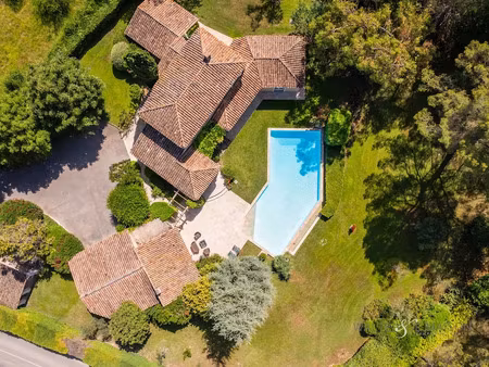 vente maison 8 pièces 202 m² à aix-en-provence (13090)  1 790 000 €