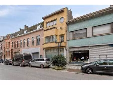 maison rénovée avec terrasse et 2 chambres!