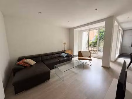 centraal gelegen appartement met 2 slaapkamers in hartje ...
