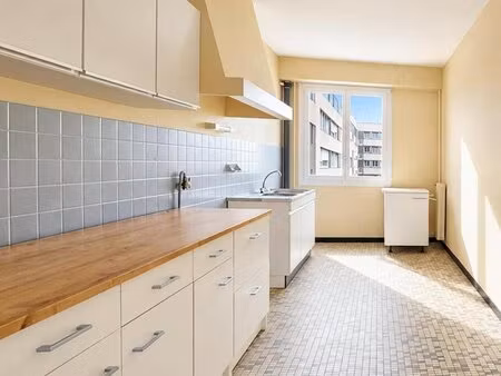 appartement t3 hyper centre  lumineux et parking sécurisé