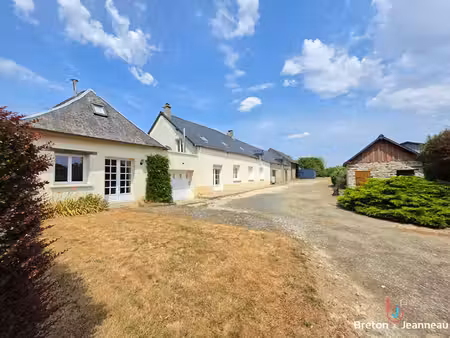 corps de ferme sur 4 ha à javron-les-chapelles