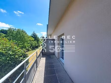 hennebont: duplex de 61m² avec place de parking privative