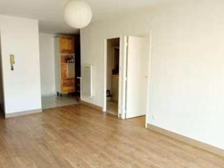 location appartement 2 pièces à bordeaux (33000) : à louer 2 pièces / 43m² bordeaux