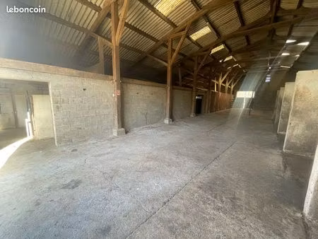 bâtiment / dépôt / hangar / stockage