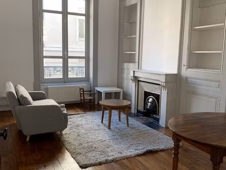 t2 meublé 50m² - métro saxe-gambetta – cave et grenier