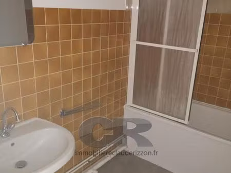 bel appartement 1 pièce avec box en sous-sol